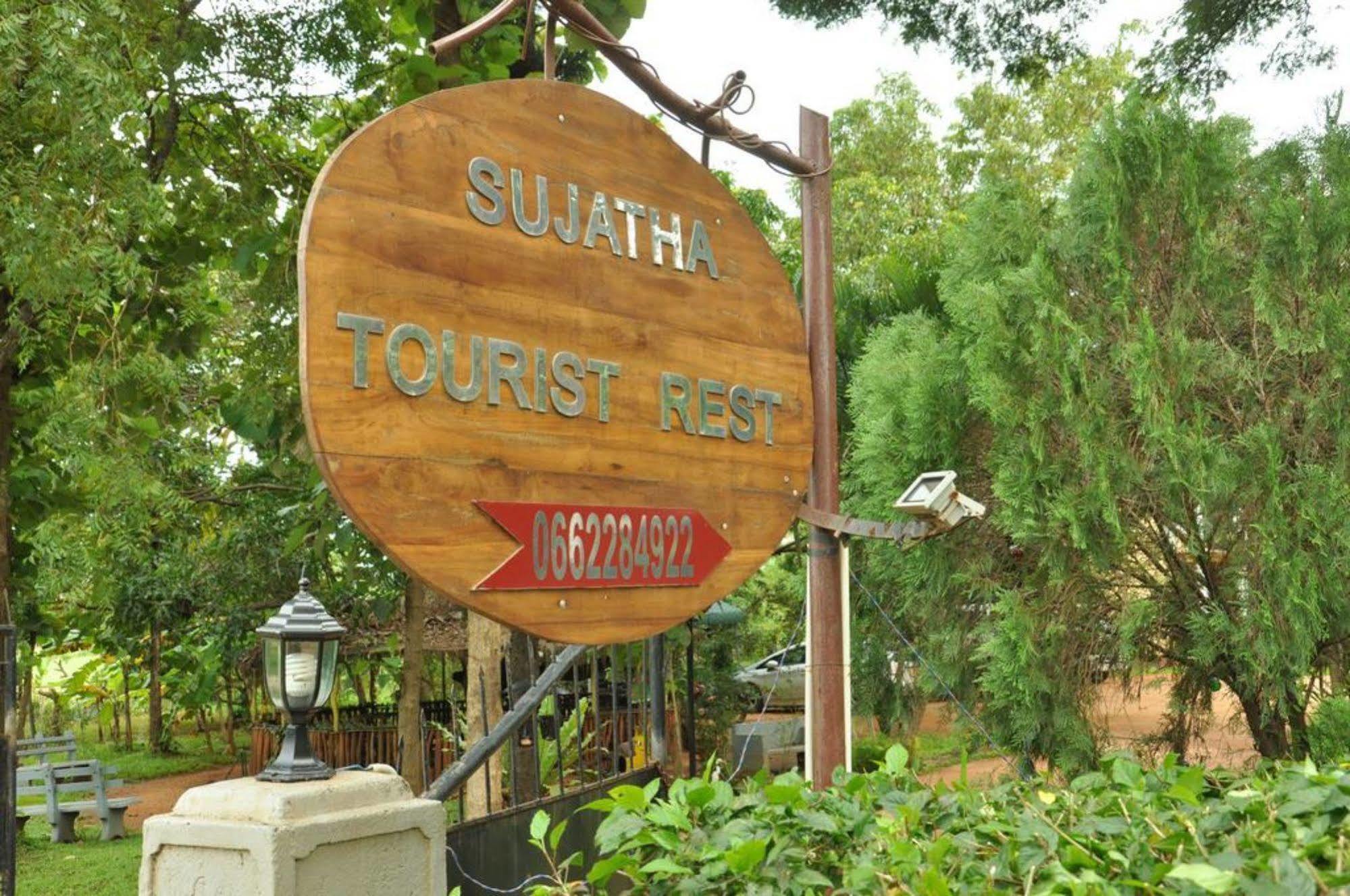 Hotel Sujatha Tourist Rest Dambulla Exterior foto